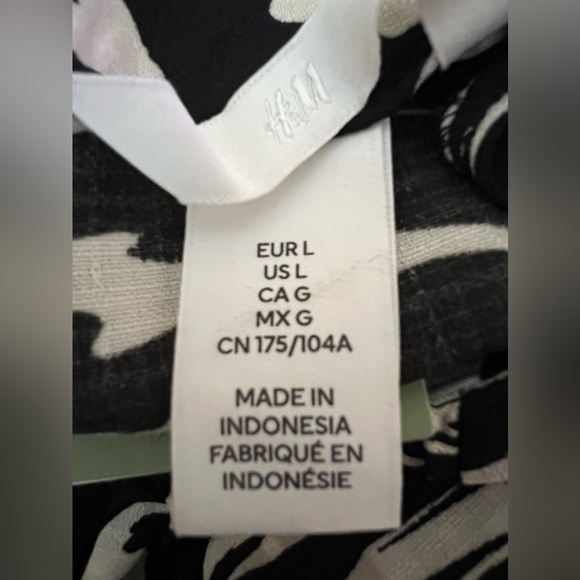 NWT H&M Black/White Balloon Sleeve Crop Top - Picture 7 of 8